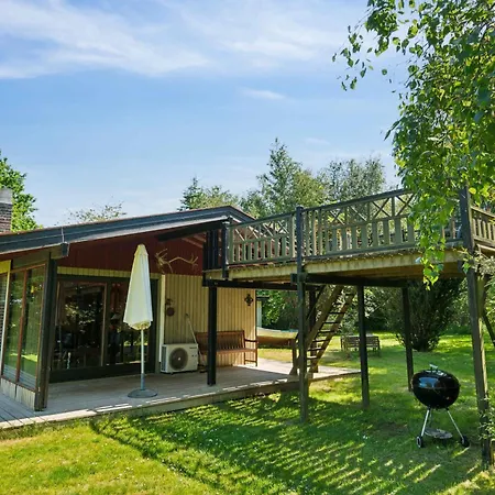 Idyllic Coastal Comfort And Relaxing
