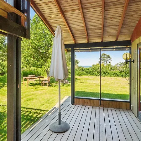 Idyllic Coastal Comfort And Relaxing *