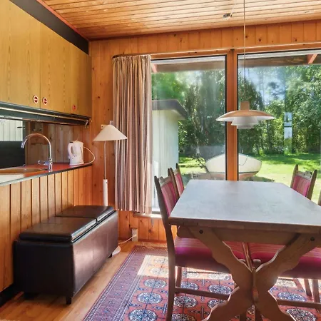 Idyllic Coastal Comfort And Relaxing